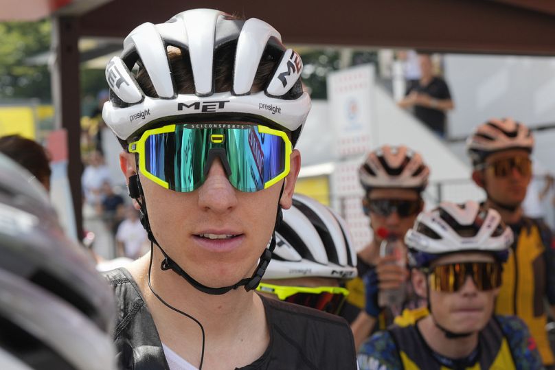 Tadej Pogacar de Slovénie, à gauche, et Jonas Vingegaard du Danemark, en bas à droite, attendent le début de la première étape du Tour de France, Florence, Italie, le 29 juin 2024